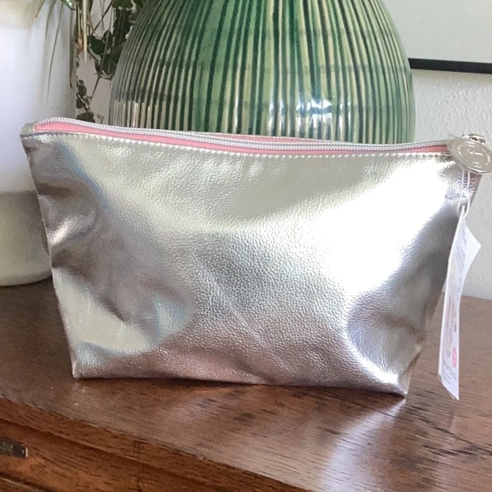 it Cosmetics GWP Makeup Bag